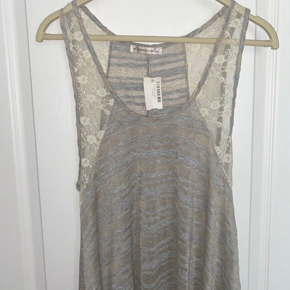 NWT Semi sheer laced hi-lo top - Picture 4 of 8